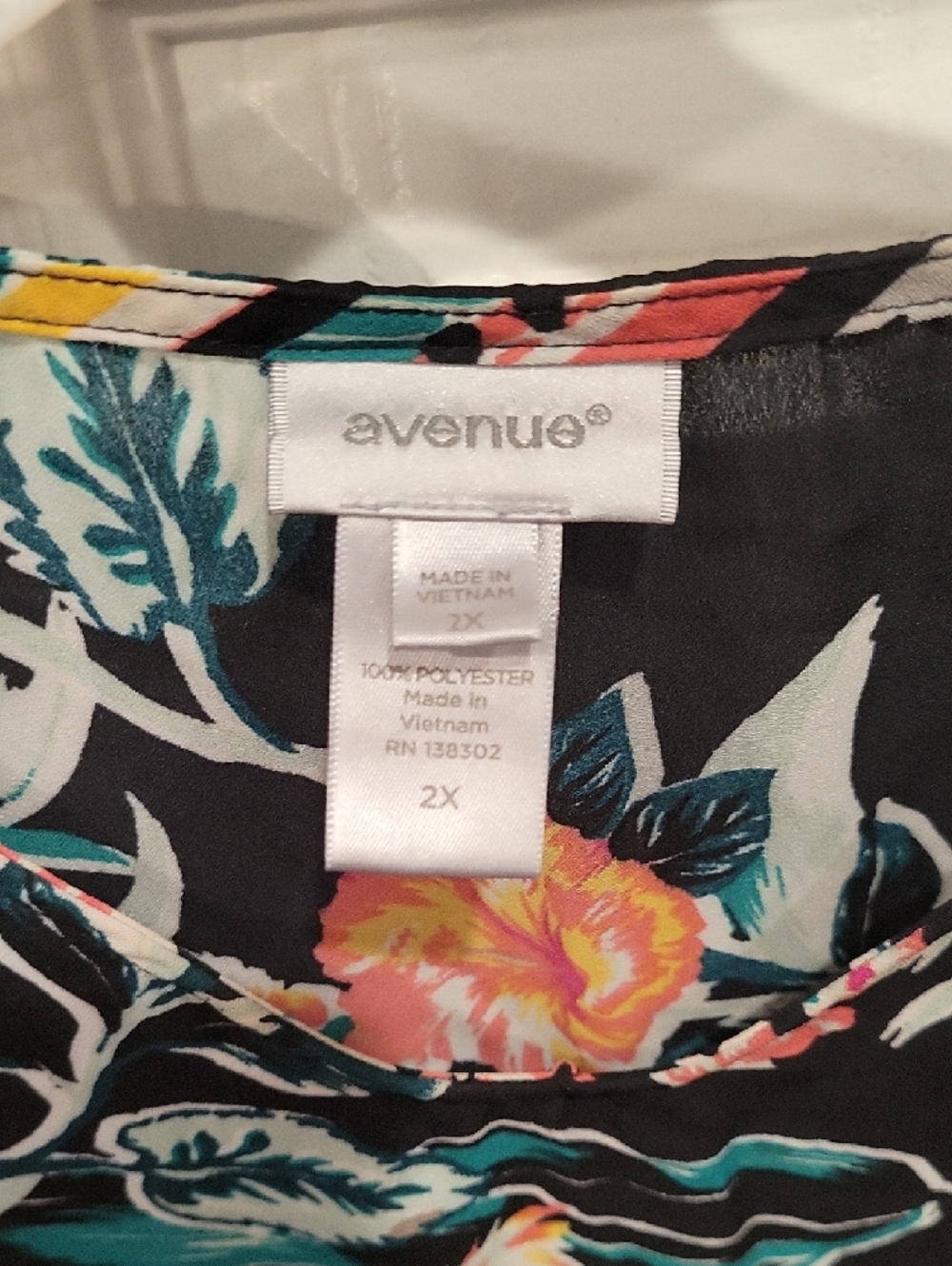 Avenue Black Floral, Light Weight Cover - Picture 2 of 4